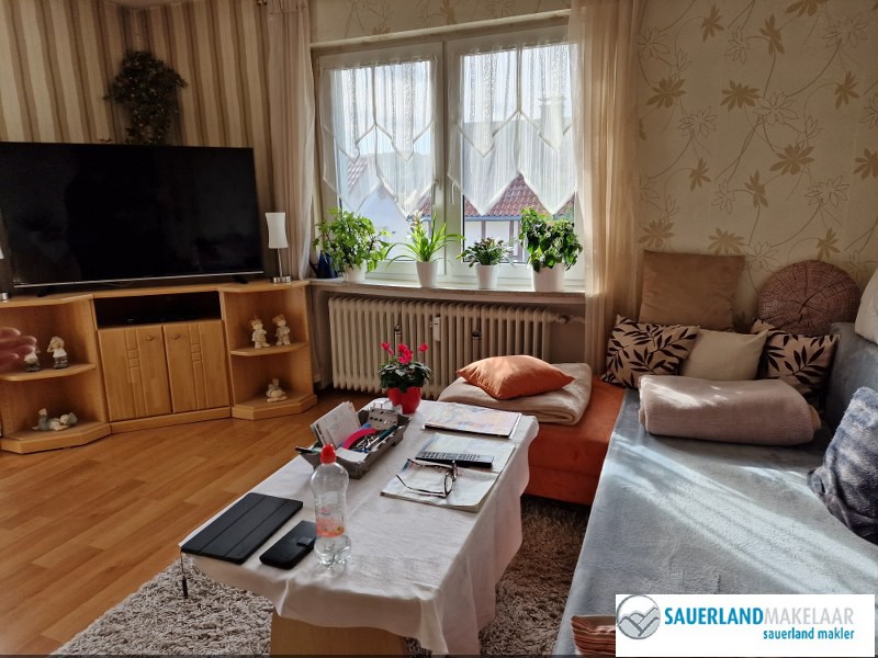 Groot woonhuis, verdeeld over 4 woningen in Stormbruch 6