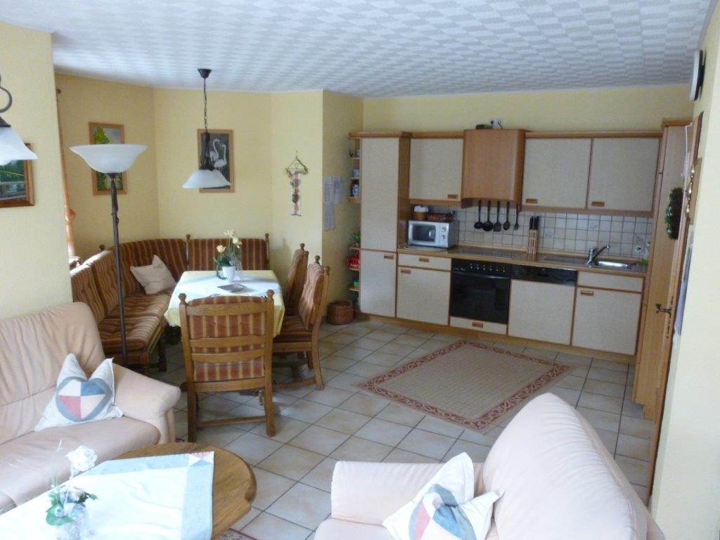 Woonhuis met grote tuin en 2 appartementen in Bruchhausen  6