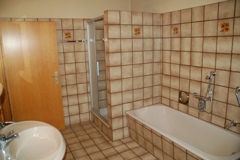 Ruim pand met historie en 3 appartementen in Usseln 6