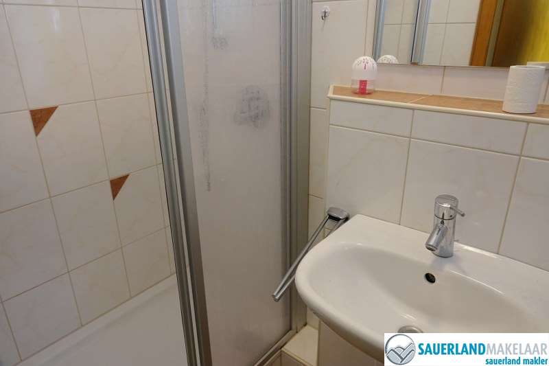 VERKOCHT Willingen, woonhuis bestaande uit 2 appartementen 6