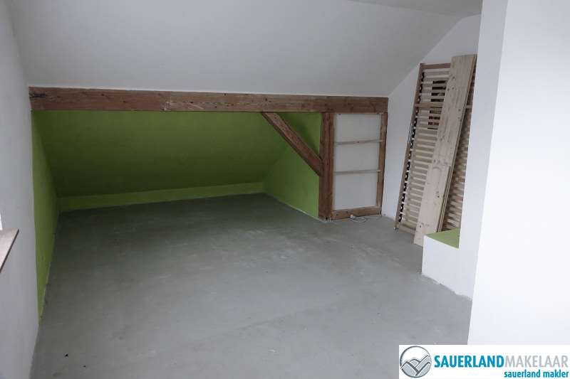 Vrijstaand huis met verhuurd appartement in Niedersfeld 5
