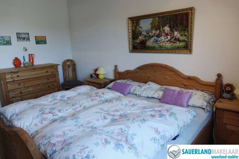VERKOCHT nabij piste gelegen 2 kamerappartement in Usseln 4
