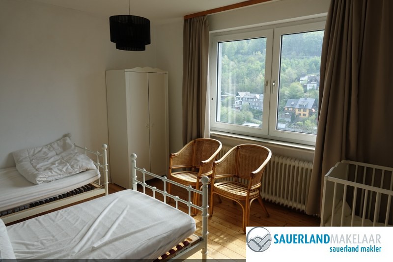 Ruim, vrijstaand familiehuis in Schwalefeld gelegen. 7