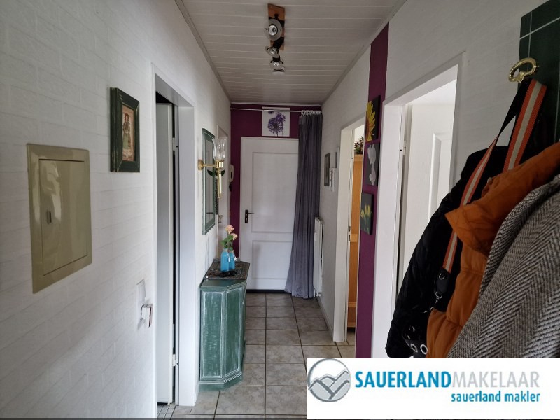 Panorama uitzicht en ruim 4 kamerappartement Schwalefeld 7