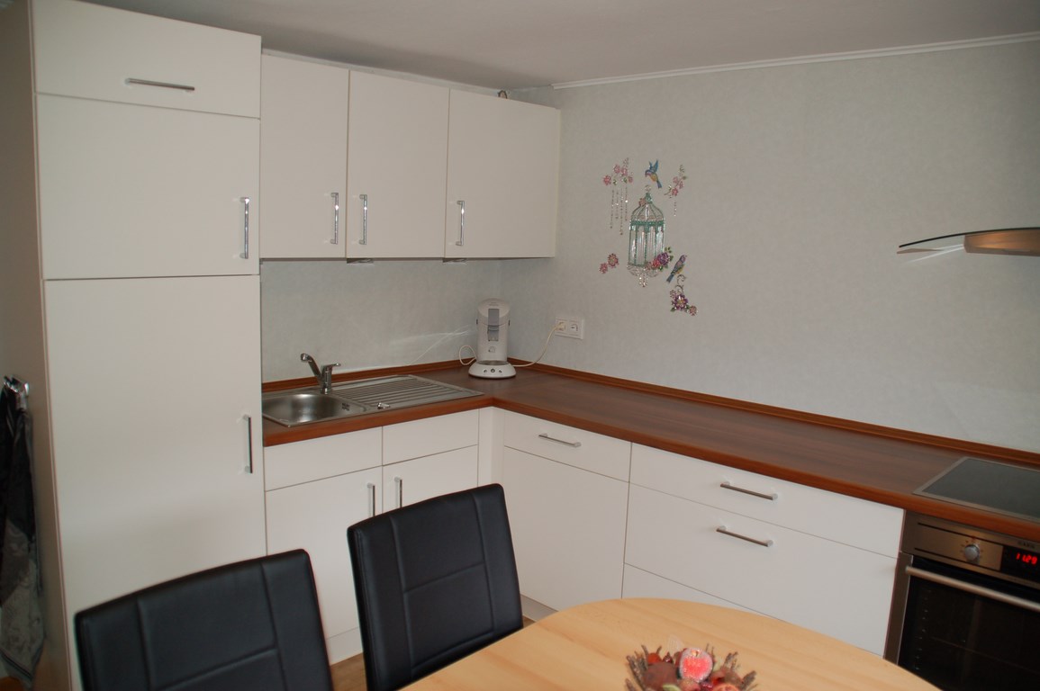 Gerenoveerd vrijstaand huis met terras, tuin en uitzicht in Elpe 6