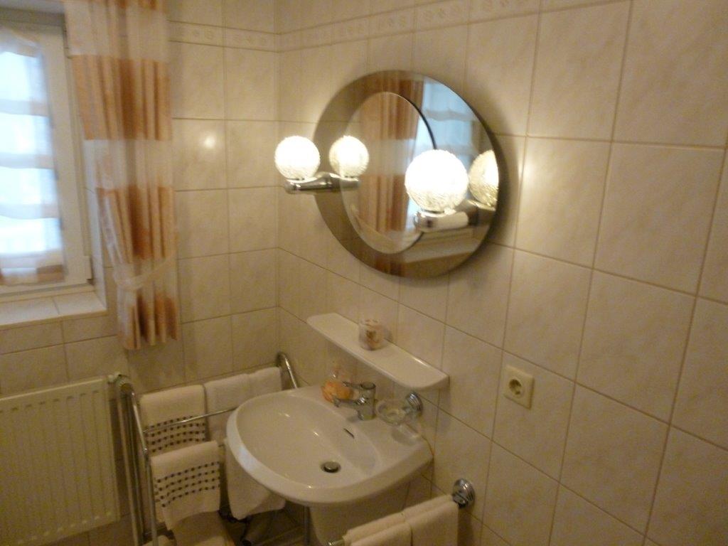 Woonhuis met grote tuin en 2 appartementen in Bruchhausen  7