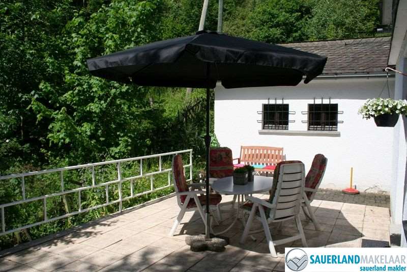 Sfeervol en vrijstaand huis met garage in Siedlinghausen 7