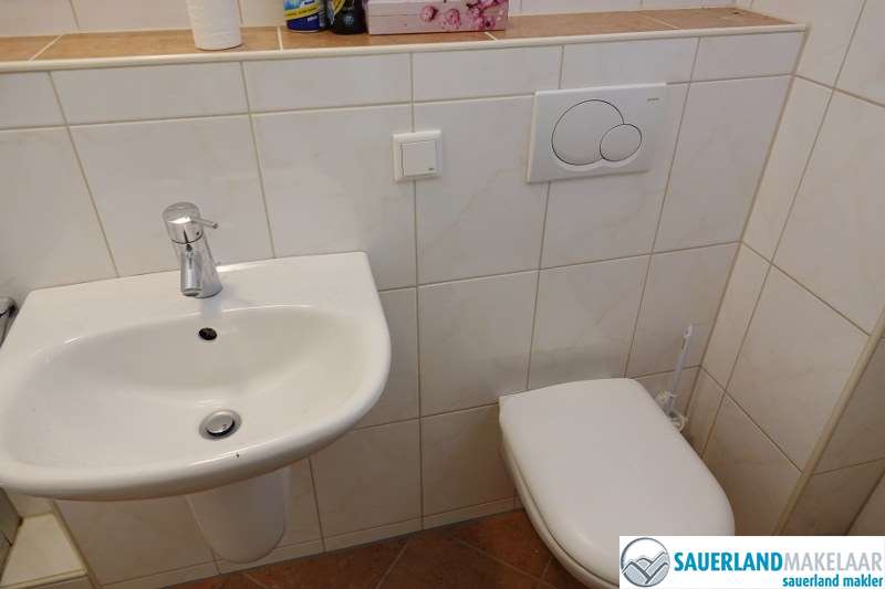 VERKOCHT Willingen, woonhuis bestaande uit 2 appartementen 7