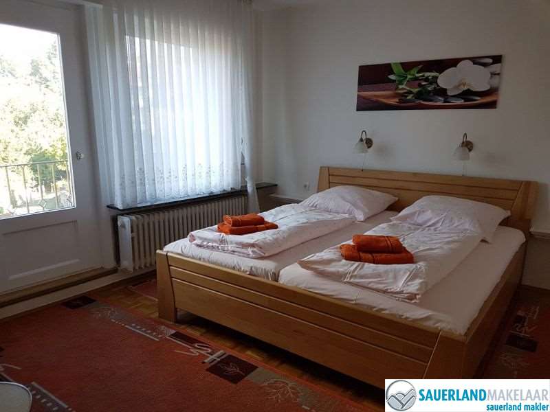 VERKOCHT huis met appartementen en dubbele garage 7