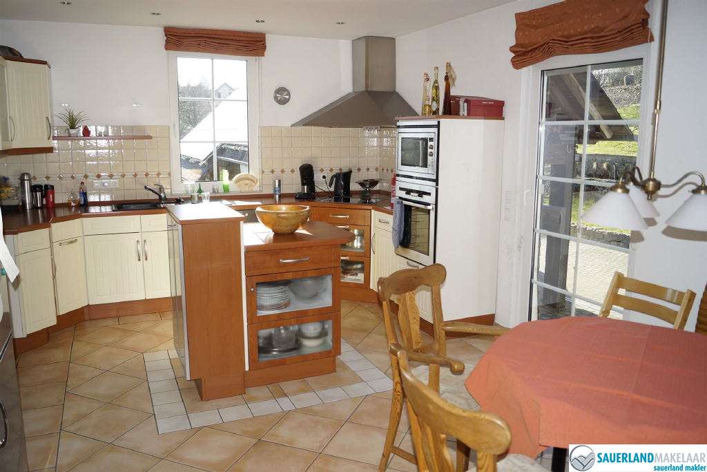 VERKOCHT Prachtig gelegen woonhuis met appartement en grote tuin 7