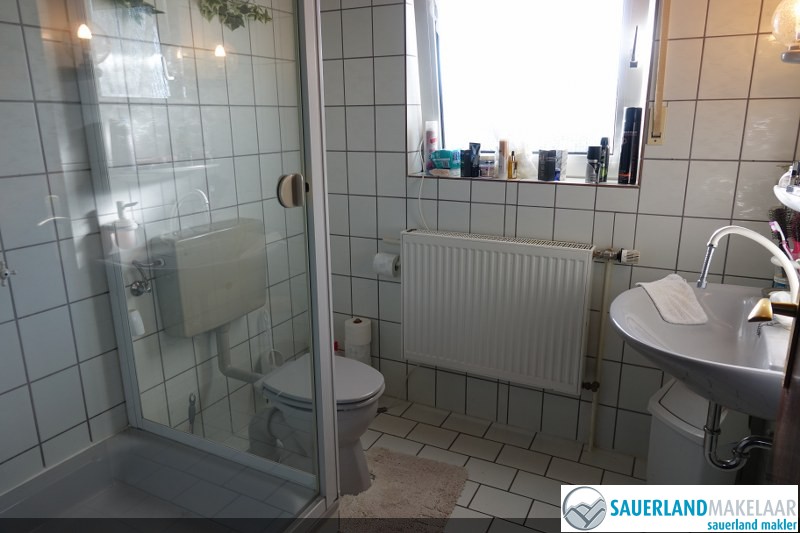 VERKOCHT Rustig gelegen, vrijstaand huis met prachtig uitzicht 8