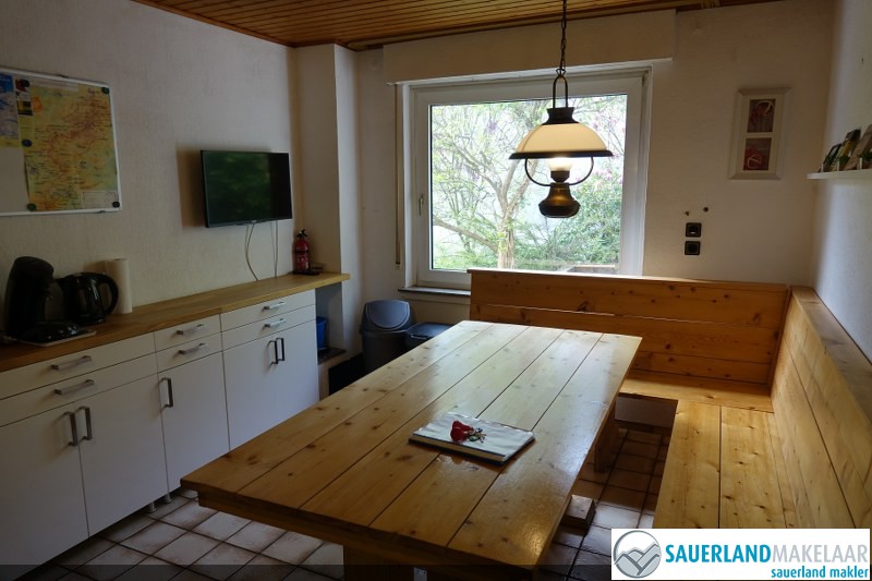 OPTIE Gemoderniseerd en ruim familiehuis in Brilonwald 8