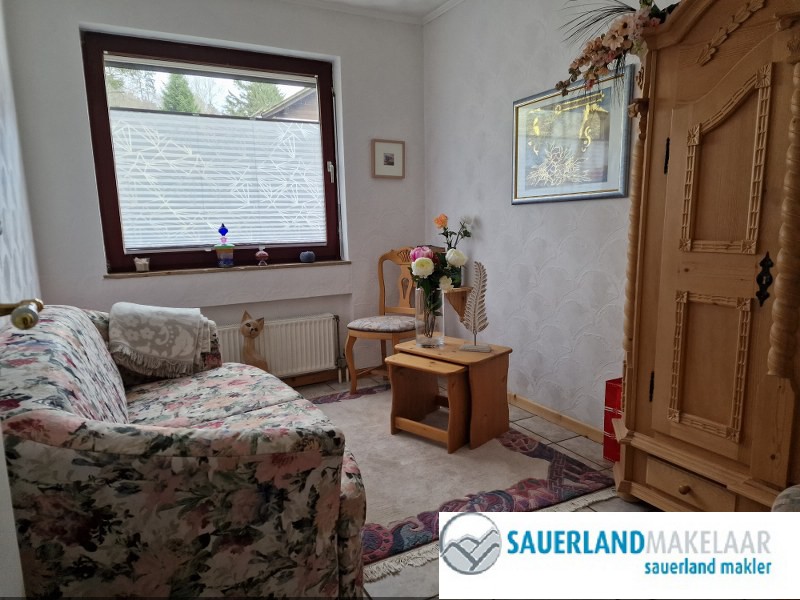 Panorama uitzicht en ruim 4 kamerappartement Schwalefeld 8