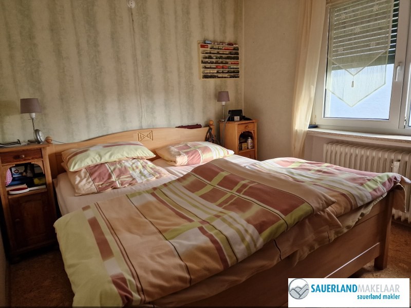 Groot woonhuis, verdeeld over 4 woningen in Stormbruch 8