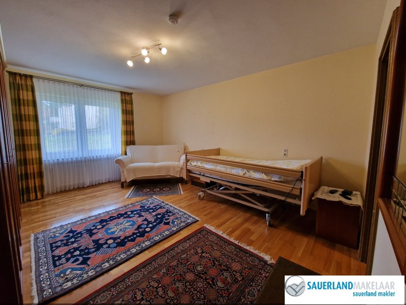 Midden in Usseln gelegen, vrijstaand huis met bijgebouw 8