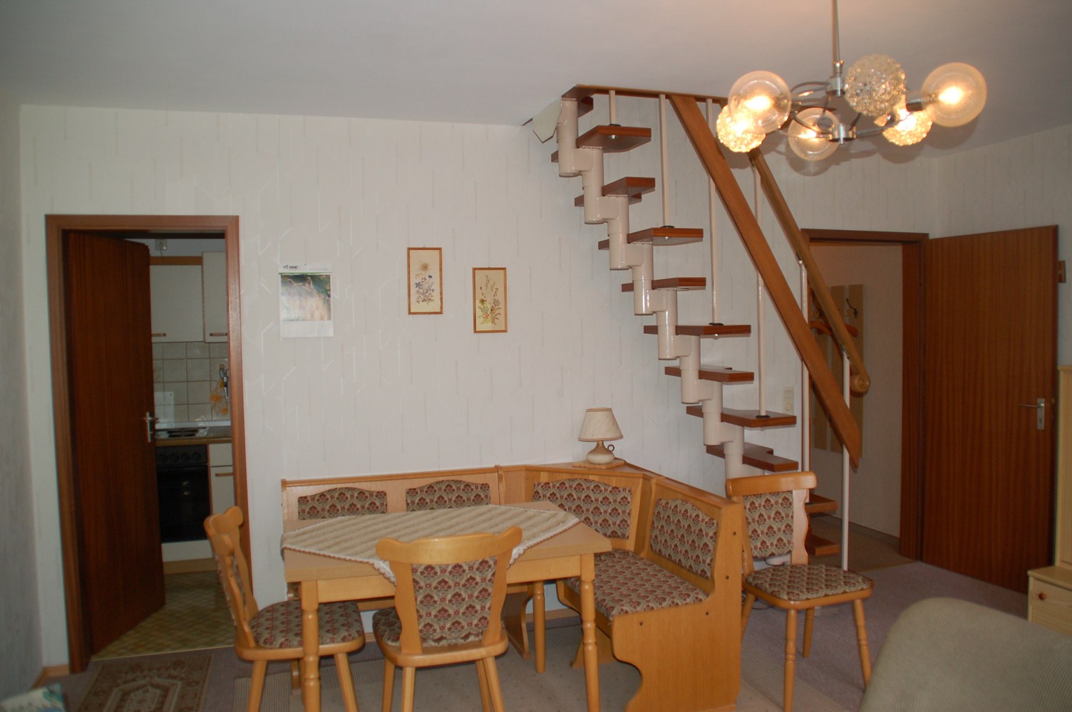 4 kamer appartement in Usseln 8