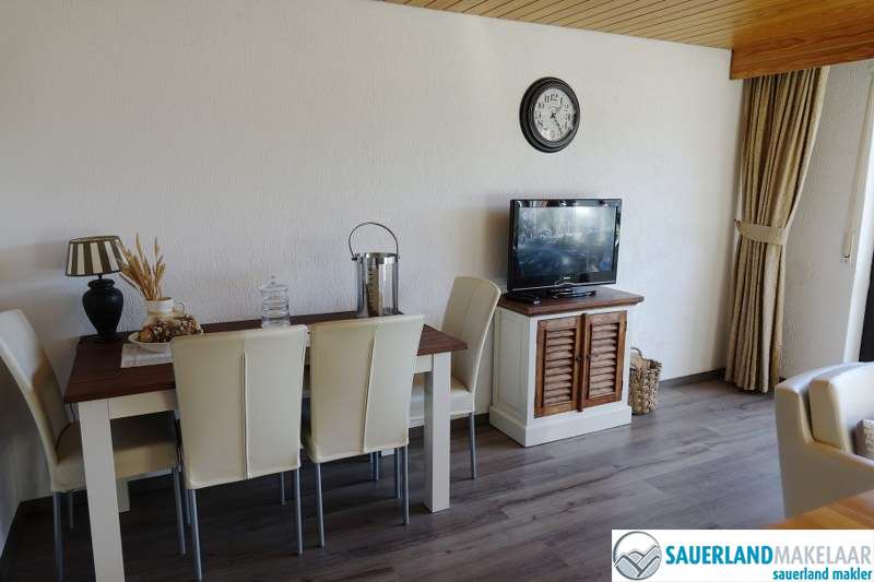 VERKOCHT gelegen en volledig gerenoveerd, 3 kamerappartement 8