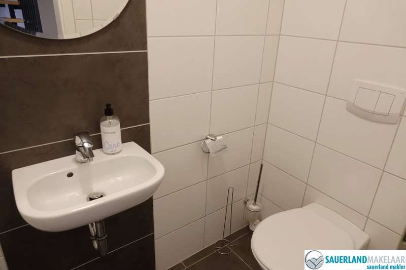 VERKOCHT Modern, ruim en nabij piste gelegen woning in Neuastenberg 8
