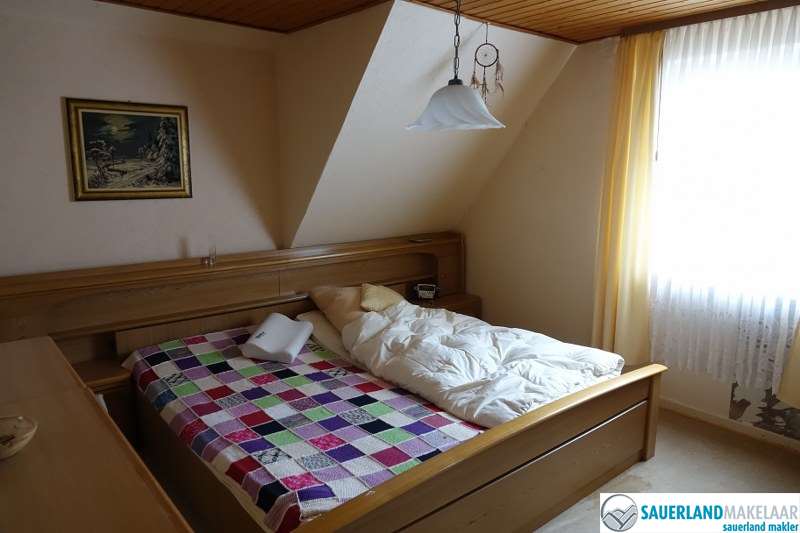 VERKOCHT Centraal in Willingen gelegen, vrijstaand familiehuis  9