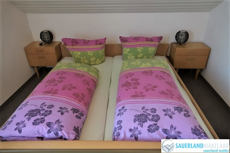 VERKOCHT Ruim 5 kamerappartement Schwalefeld 9