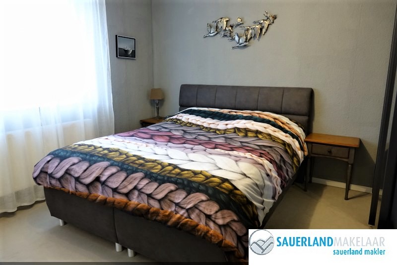 Verkocht -Volledig gemoderniseerd huis met appartement in Bömighausen 9