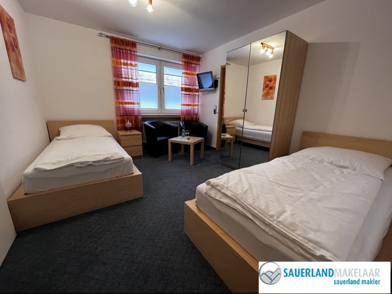 Centraal in Willingen gelegen pension met eigenarenwoning 9