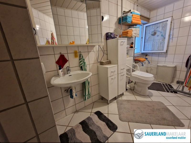 Groot woonhuis, verdeeld over 4 woningen in Stormbruch 9