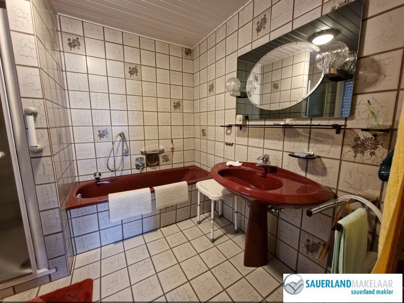 Midden in Usseln gelegen, vrijstaand huis met bijgebouw 9