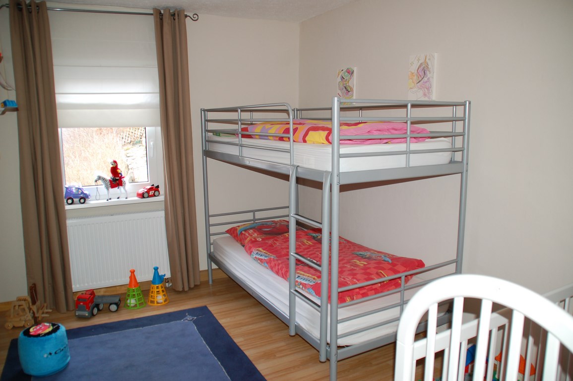 Gerenoveerd vrijstaand huis met terras, tuin en uitzicht in Elpe 8
