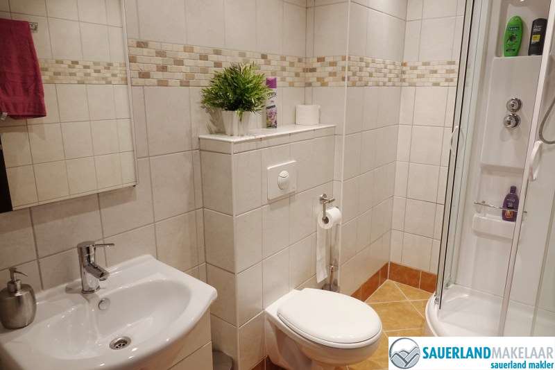 VERKOCHT gelegen en volledig gerenoveerd, 3 kamerappartement 9