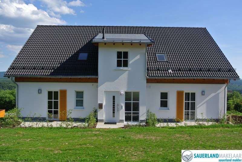 VERKOCHT Prachtig gelegen, rendementsobject in Neuastenberg 9