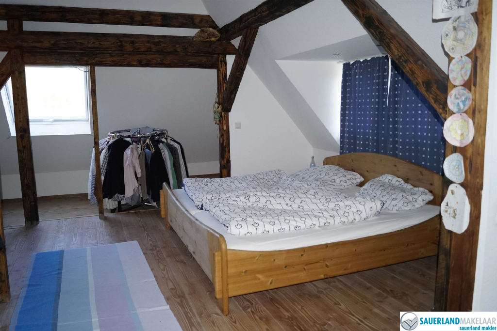 VERKOCHT Prachtig gelegen woonhuis met appartement en grote tuin 9