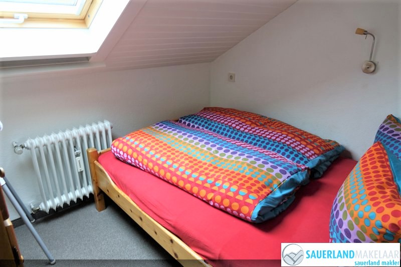 VERKOCHT Ruim 5 kamerappartement Schwalefeld 10