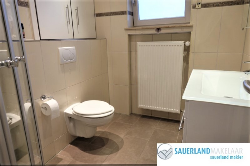 Verkocht -Volledig gemoderniseerd huis met appartement in Bömighausen 10