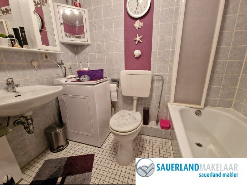Panorama uitzicht en ruim 4 kamerappartement Schwalefeld 10