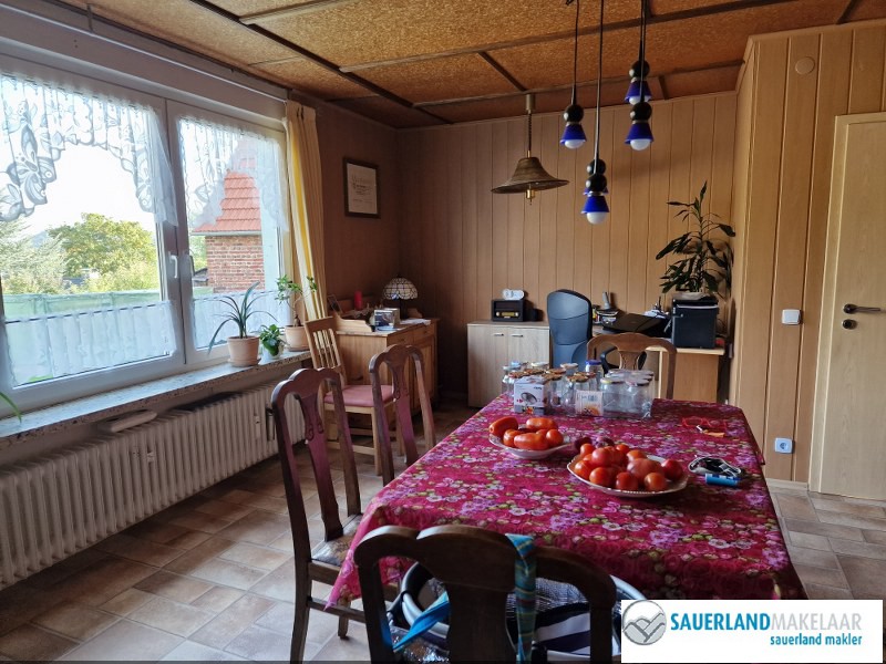 Groot woonhuis, verdeeld over 4 woningen in Stormbruch 10