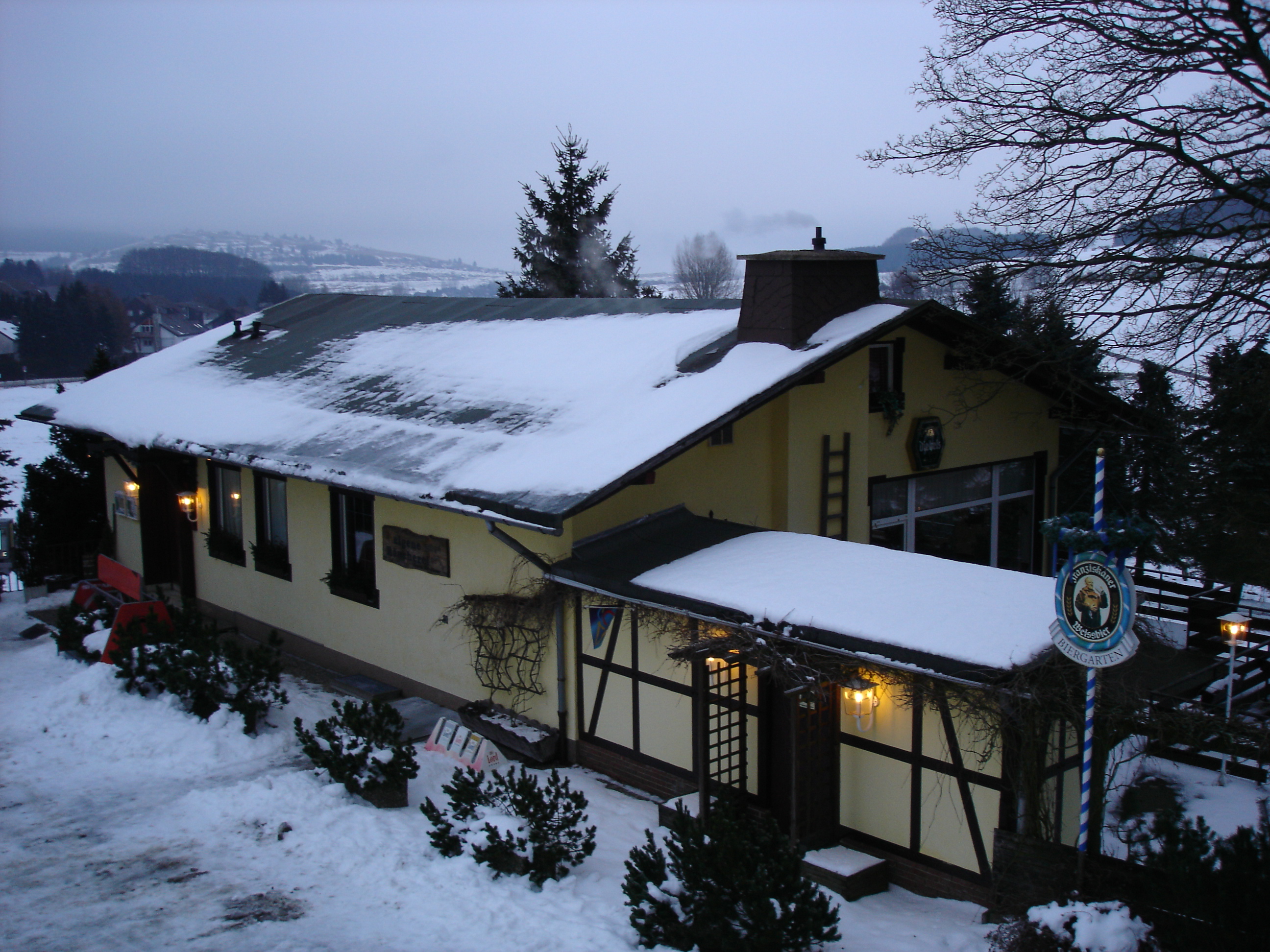 Restaurant met prachtig uitzicht, terras en woning, in Usseln 10