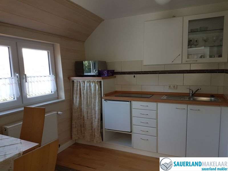 VERKOCHT huis met appartementen en dubbele garage 10
