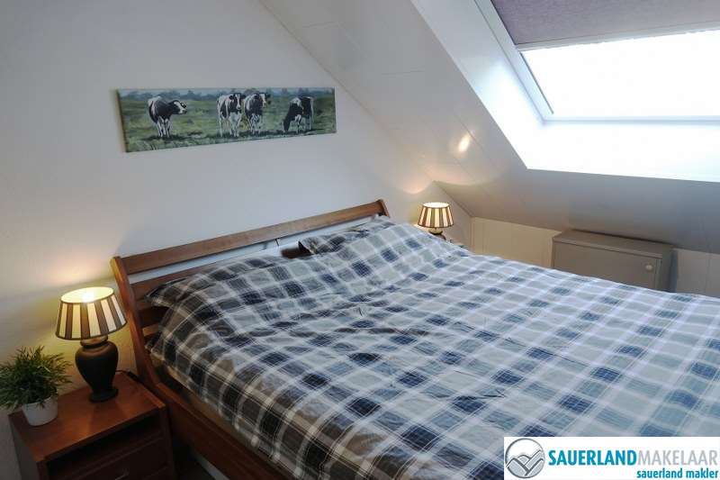 VERKOCHT gelegen en volledig gerenoveerd, 3 kamerappartement 10