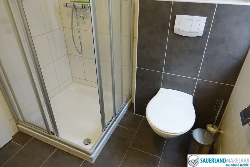 VERKOCHT Modern, ruim en nabij piste gelegen woning in Neuastenberg 10