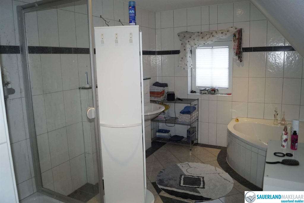 VERKOCHT Prachtig gelegen woonhuis met appartement en grote tuin 10