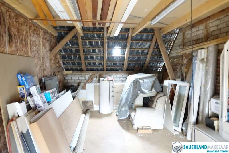 VERKOCHT Gedeelteijk gerenoveerd vakwerkhuis in Medebach 11