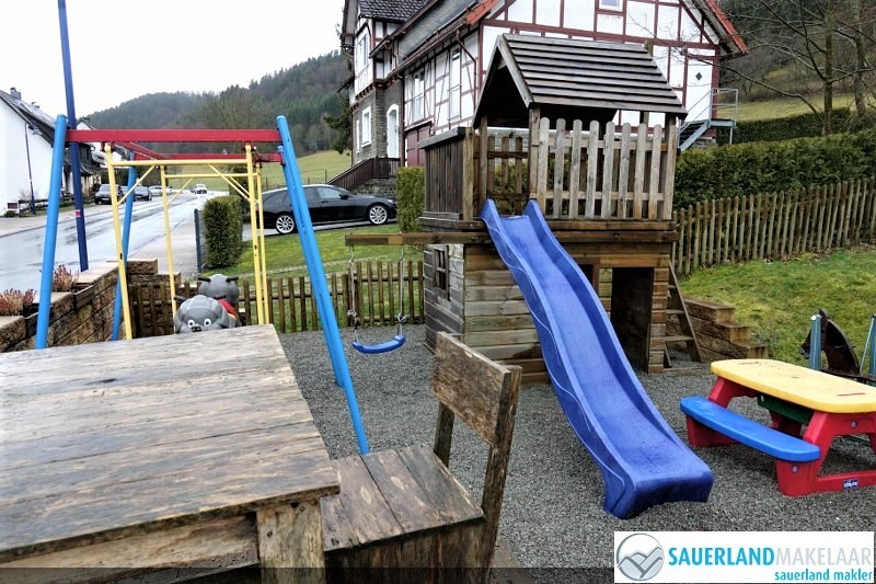 VERKOCHT-Leuk 3 kamerappartement Schwalefeld 11