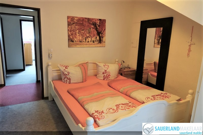 VERKOCHT Ruim 5 kamerappartement Schwalefeld 11