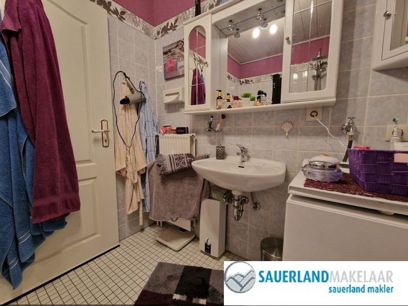 Panorama uitzicht en ruim 4 kamerappartement Schwalefeld 11