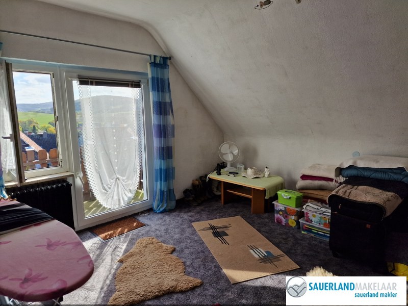 Groot woonhuis, verdeeld over 4 woningen in Stormbruch 11