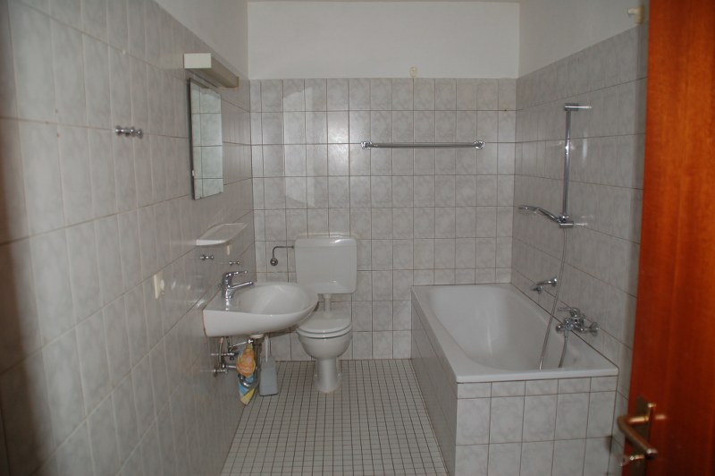Ruim pand met historie en 3 appartementen in Usseln 11