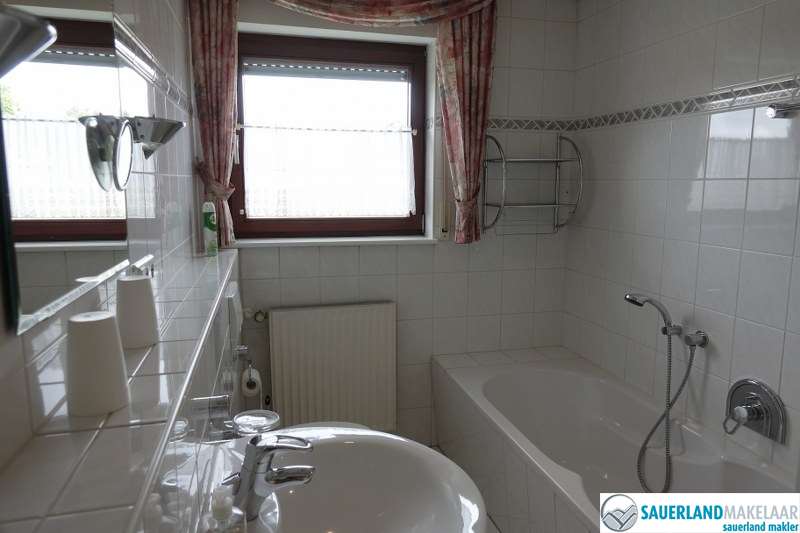 VERKOCHT Groot, vrijstaand huis met tuin in Küstelberg 11