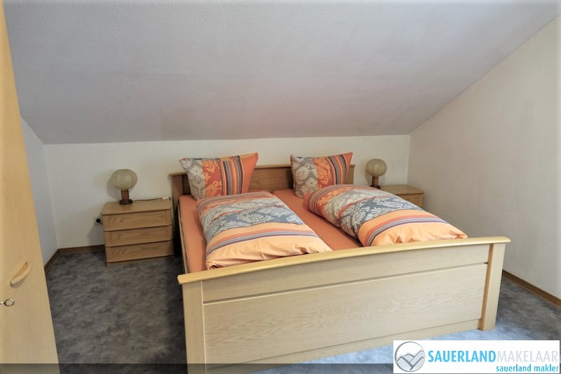 VERKOCHT Ruim 5 kamerappartement Schwalefeld 12
