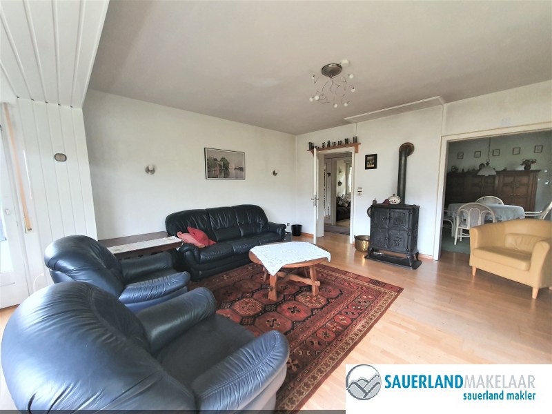 Ruim, vrijstaand huis met appartement in Niedersfeld 12